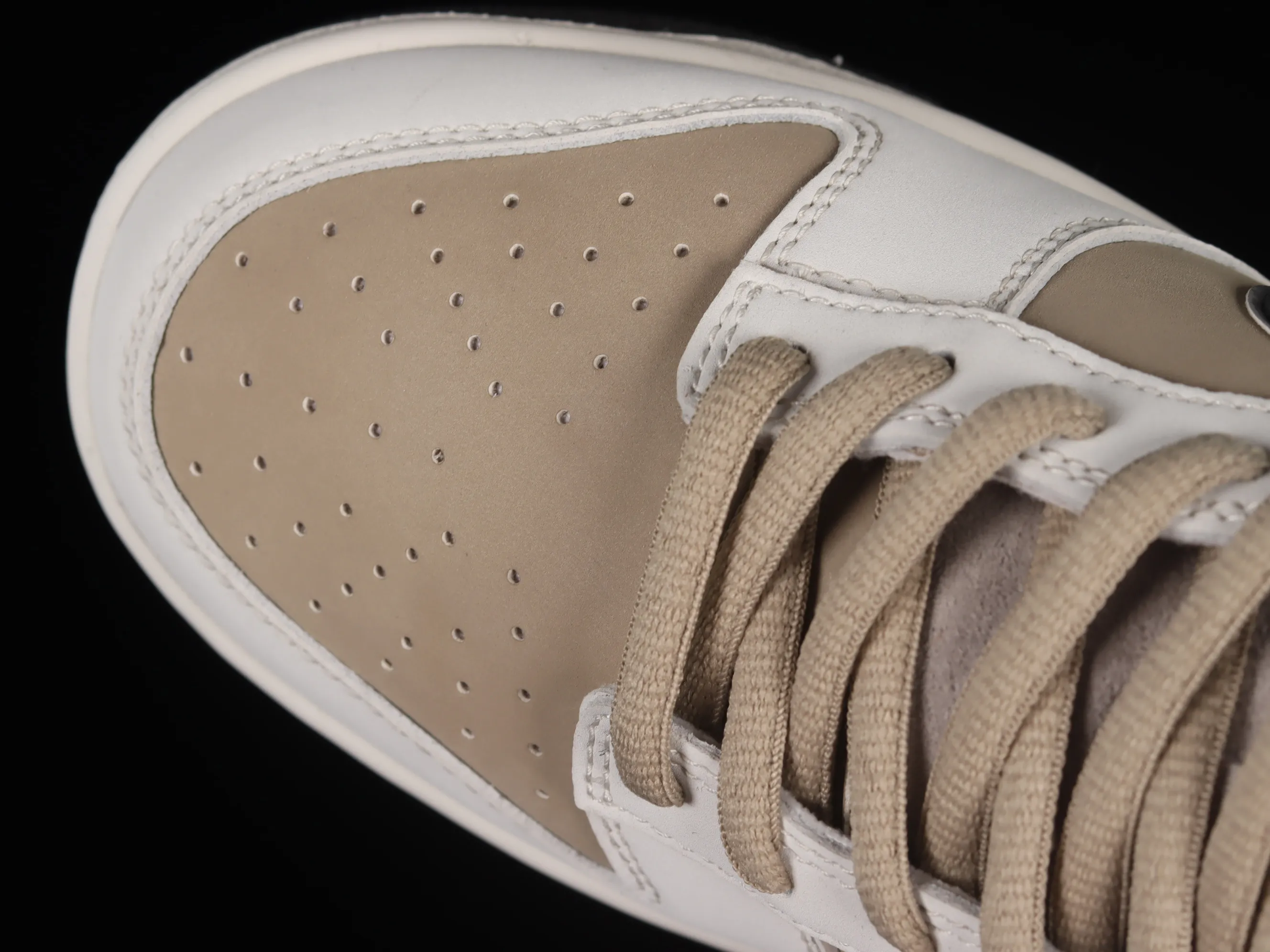 All Categories Nk SB Dunk Series Nk SB Dunk Low Low-top sneakers Otomo Katsuhiro x Nk SB Dunk Low "Steamboy OST" Otomo Katsuhiro co-branded SB low-top sports and leisure sneakers LF0039-037